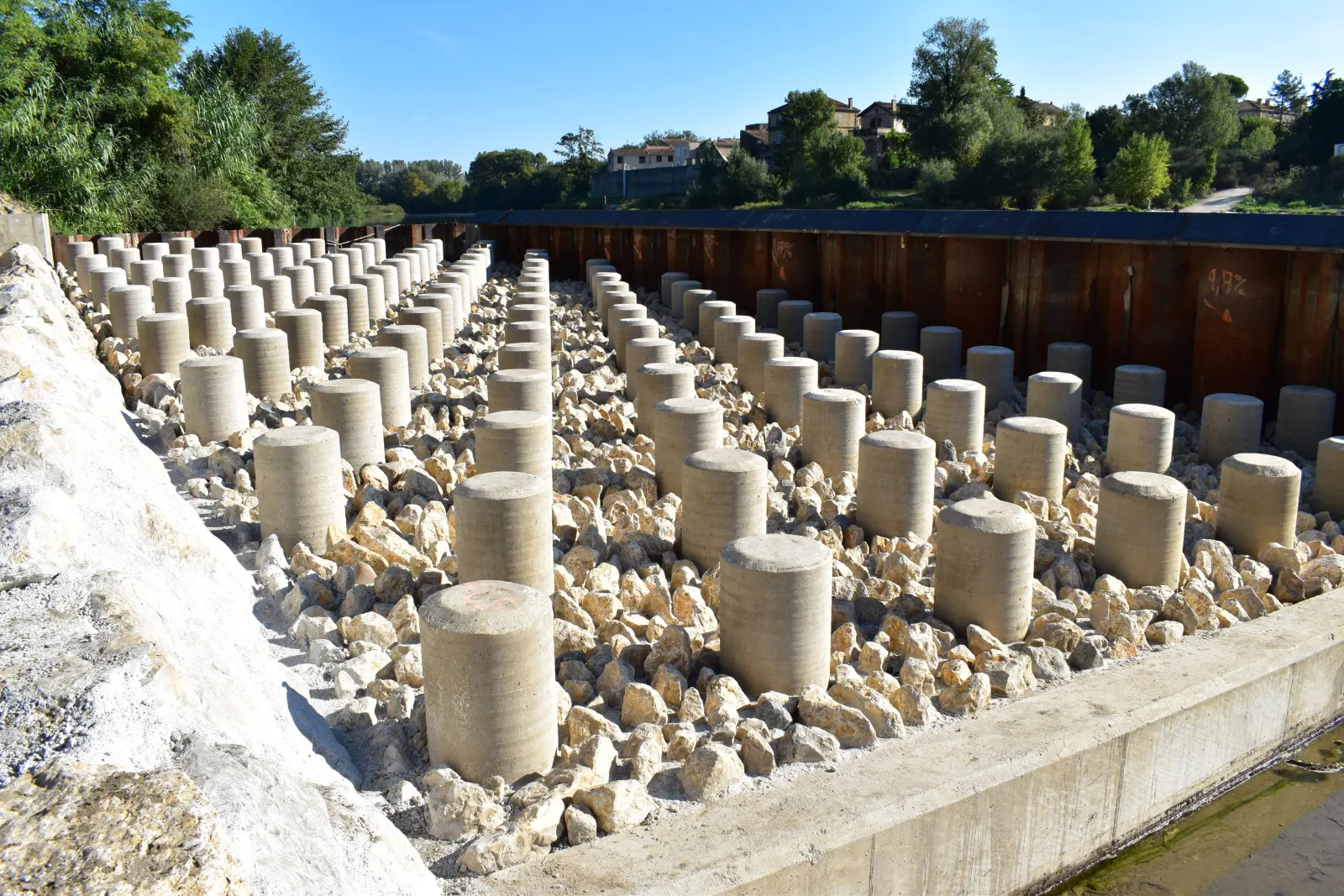 Construction de la passe à poissons à Remoulins